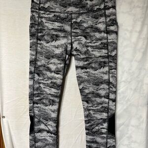 Lululemon Athletica Black and‎ Gray Camouflage Leggings